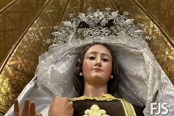 La Virgen del Carmen vuelve a presidir el altar mayor de la iglesia de San Gregorio/Francisco Javier Santana.